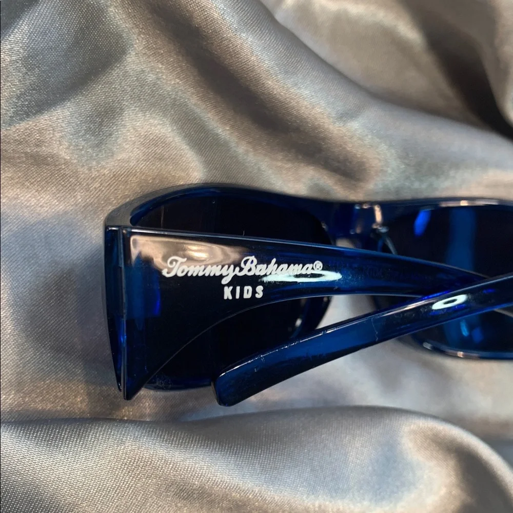 🌹Tommy Bahama Kids• Unisex Wrap Around UV Deep Blue Transparent Sunglasses